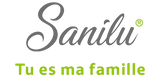 Logo von Sanili: grauer, geschwungener Schriftzug „Sanili“ mit dem hellgrünen Slogan „Tu es ma famille“ darunter.