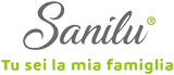 Logo des Markenzeichens Sanilu: grauer Script-Schriftzug „Sanilu“ mit limegrünem Slogan „Tu sei la mia famiglia“.