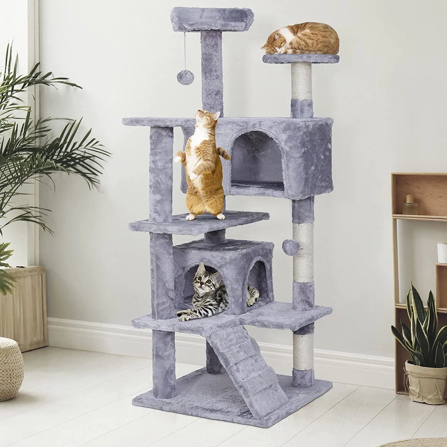 Arbre à chat Lucifer avec 3 chats